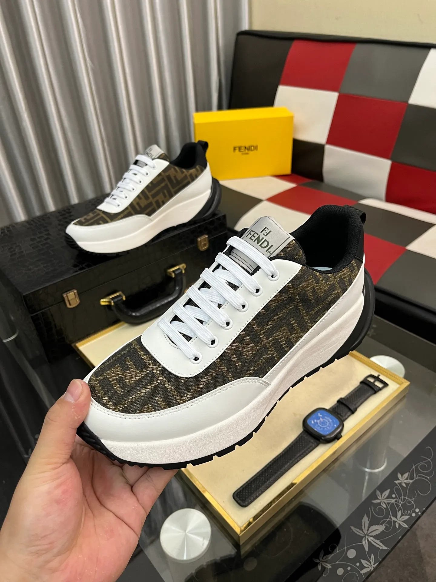 Men's shoes 💰438⌚️⌚️【FENDI】Original quality.~ Unique modern style sneakers. 🏃A must-have casual shoe for trendy men😍😍 Original brand imported from Italy, imported original leather, sheep lining (refuses to discolor and grind feet) Sole: Original sole specially provided by the original factory, French lazy style design ⚠️Fit the foot. Original quality code number: 38-442️⃣Colors available